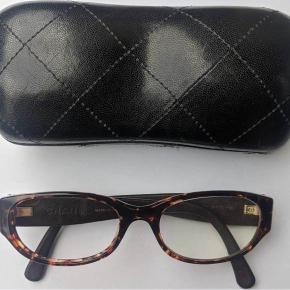 Chanel Quilted Sunglasses Case with Tortoise Shell Glasses - Picture 7 of 7